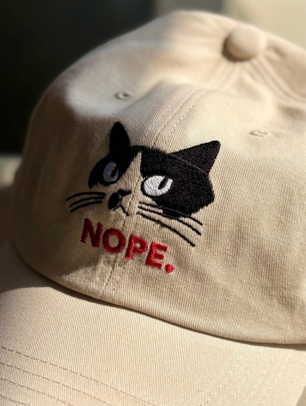 고양이 NOPE 자수 볼캡 모자